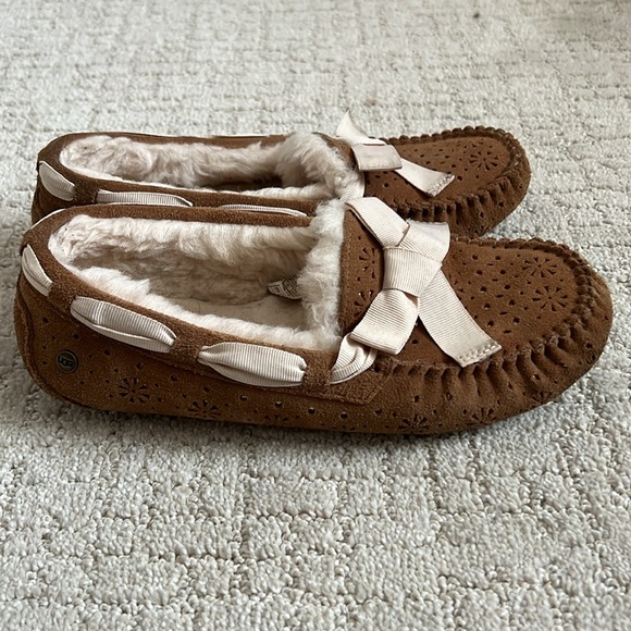 Ugg moccasins - Picture 4 of 6